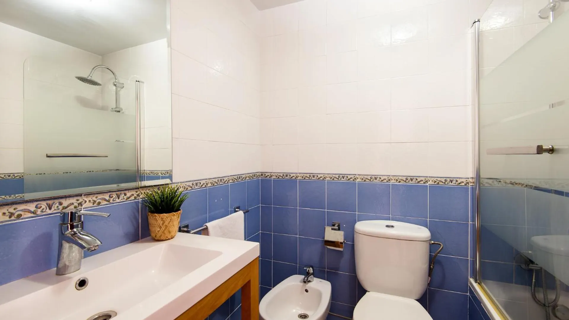 New Capuchinos 2Bed & 2Bath Apartment With Parking 말라가